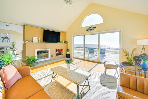 Bayfront Home in Patchogue w/ Deck & Fishing Dock