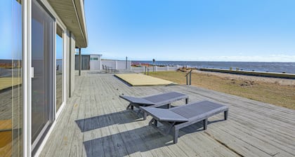 Bayfront Home in Patchogue w/ Deck & Fishing Dock