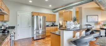 < 1 Mi to Biltmore Fashion Park: Condo w/ Pool!