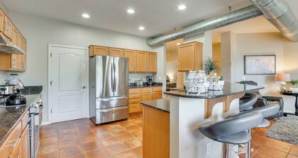 < 1 Mi to Biltmore Fashion Park: Condo w/ Pool!