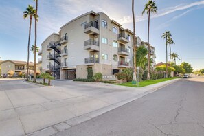 Apartment (2 Bedrooms) | Interior - < 1 Mi to Biltmore Fashion Park: Condo w/ Pool! (Phoenix)