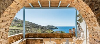Villa 'Tinos Traditional Sea Side' with Sea View, Wi-Fi and Air Conditioning