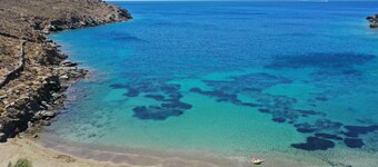 Villa 'Tinos Traditional Sea Side' with Sea View, Wi-Fi and Air Conditioning