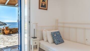 3 slaapkamers, een strijkplank/strijkijzer, gratis wifi, beddengoed