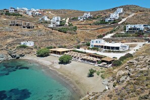 On the beach - Villa 'Tinos Traditional Sea Side' with Sea View, Wi-Fi and Air Conditioning (Agios Romanos)