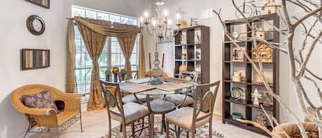 House (4 Bedrooms) | Interior
