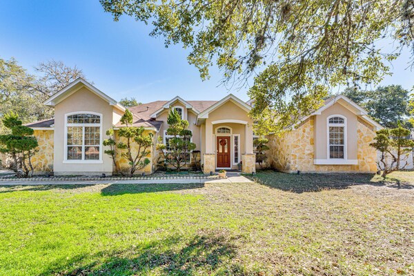 Spacious San Antonio Home W/ Outdoor Oasis! - San Antonio, TX