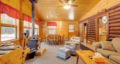 Family Gem Near the Chain of Lakes in Eagle River!