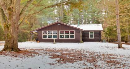 Family Gem Near the Chain of Lakes in Eagle River!