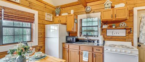 House (2 Bedrooms) | Interior