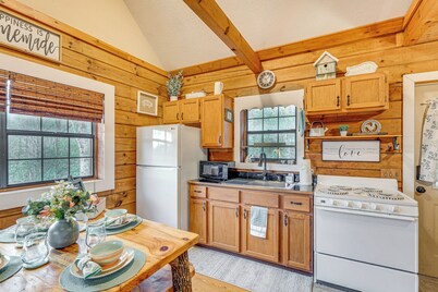 Hike, Boat & Explore: Mtn-view Hayesville Hideaway