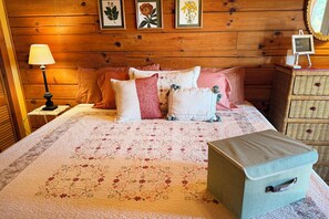 Interior - Hike, Boat & Explore: Mtn-view Hayesville Hideaway (Hayesville)