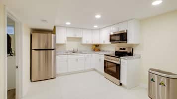 Rumah (3 Bedrooms) | Bagian depan properti