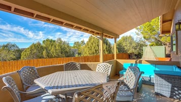 House (5 Bedrooms) | Interior