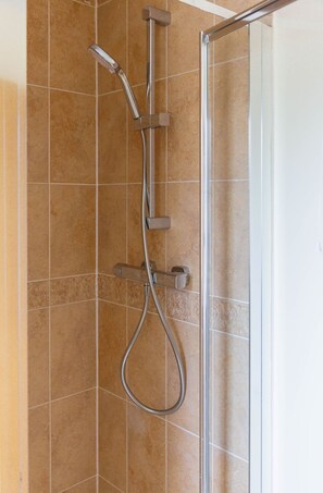 Dusche, HandtĂŒcher, Toilettenpapier