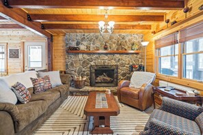 电视、壁炉、办公室