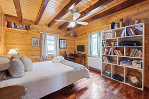 3 室のベッドルーム、デスク、WiFi、ベッドシーツ