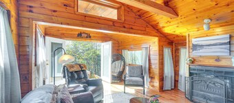Cabin w/ Deck & Mountain Views Near Gatlinburg!