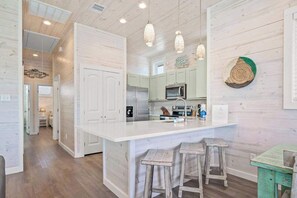 Fridge, microwave, oven, stovetop - Save The Ales- Boardwalk to Beach | Private Pool (Port Aransas)