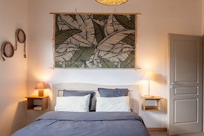 1 chambre, fer et planche Ă repasser, Wi-Fi gratuit, draps fournis