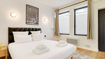 1 slaapkamer, een strijkplank/strijkijzer, reisbedje, wifi