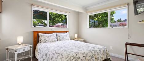 2 habitaciones, escritorio, tabla de planchar con plancha y wifi