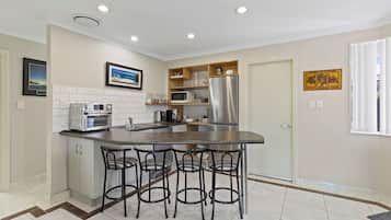 Coffee/tea maker, fridge, microwave, dishwasher