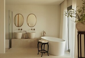 Articles de toilette écologiques, séchoir à cheveux, serviettes fournies