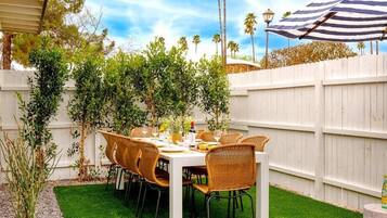 Outdoor dining