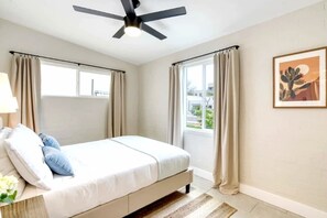 4 bedrooms, iron/ironing board, travel cot, free WiFi - Brilliance-Fire Pit&Outdoor dining-Walk 2 Old Town (Scottsdale)