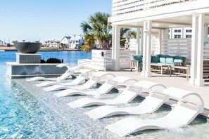A heated pool - Beautiful Newly Constructed, Beach Home In Cinnamon Shore North (Port Aransas)