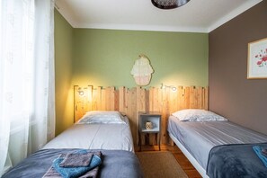 3 bedrooms, iron/ironing board, free WiFi, bed sheets