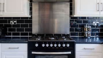 Maison | Cuisine privée | Réfrigérateur, micro-ondes, four, plaque de cuisson