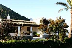 Exterior - Villa 'Camp De L'Alzina' with Mountain View, Wi-Fi and Air Conditioning (Illes Balears)