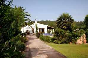 Property grounds - Villa 'Camp De L'Alzina' with Mountain View, Wi-Fi and Air Conditioning (Illes Balears)