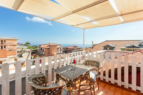 Apartment 'Reale' with Private Terrace, Wi-Fi and Air Conditioning