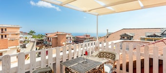 Apartment 'Reale' with Private Terrace, Wi-Fi and Air Conditioning