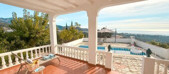 Villa 'Lucía' with Sea View, Wi-Fi and Air Conditioning