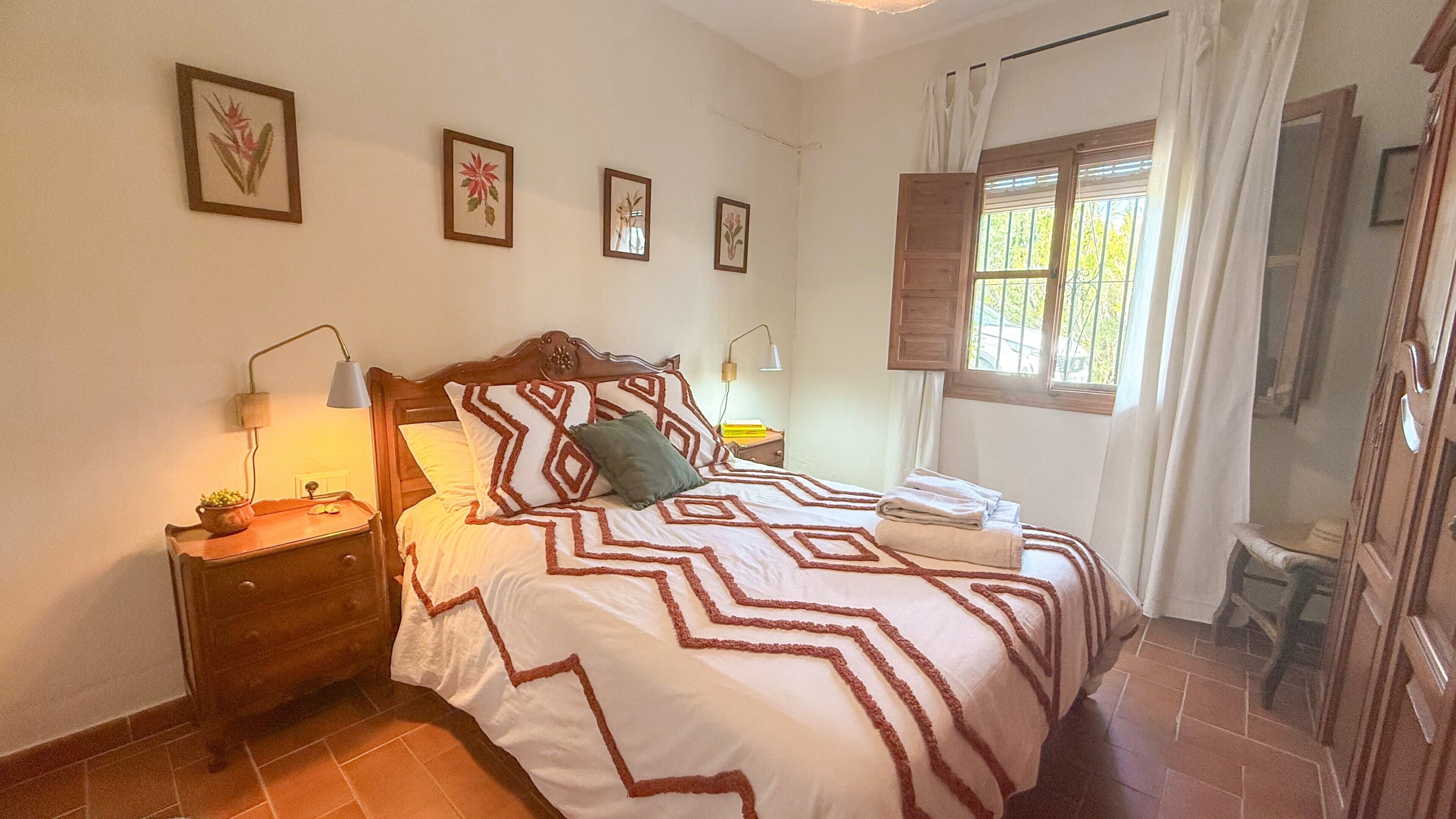 2 bedrooms, iron/ironing board, free WiFi, bed sheets