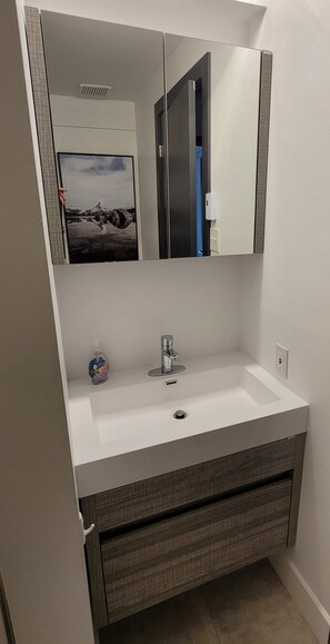 Shower, towels