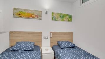 2 bedrooms, iron/ironing board, free WiFi, bed sheets