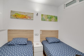 2 makuuhuonetta, silitysrauta/-lauta, ilmainen Wi-Fi, vuodevaatteet