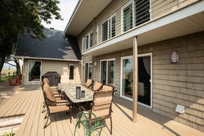 Outdoor dining - Riverside - Spa - Le Laurentien (Saint-Antoine-de-Tilly)