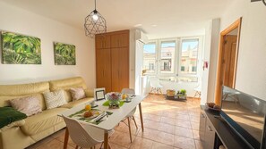 TV - Apartment 'Antillas' with Sea View, Wi-Fi and Air Conditioning (Torrox)