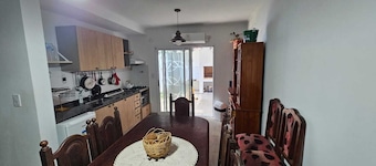 casa 1 dormitorio y sala de estar con capacidad 4 personas mĂĄs, AC , con WiFi,