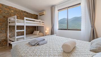 4 bedrooms, free WiFi, bed sheets