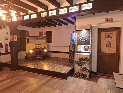 Gîte de l'Olivier, 8 bedrooms, large living area, games/fitness room, bar