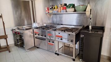 Micro-ondes, four, plaque de cuisson, lave-vaisselle