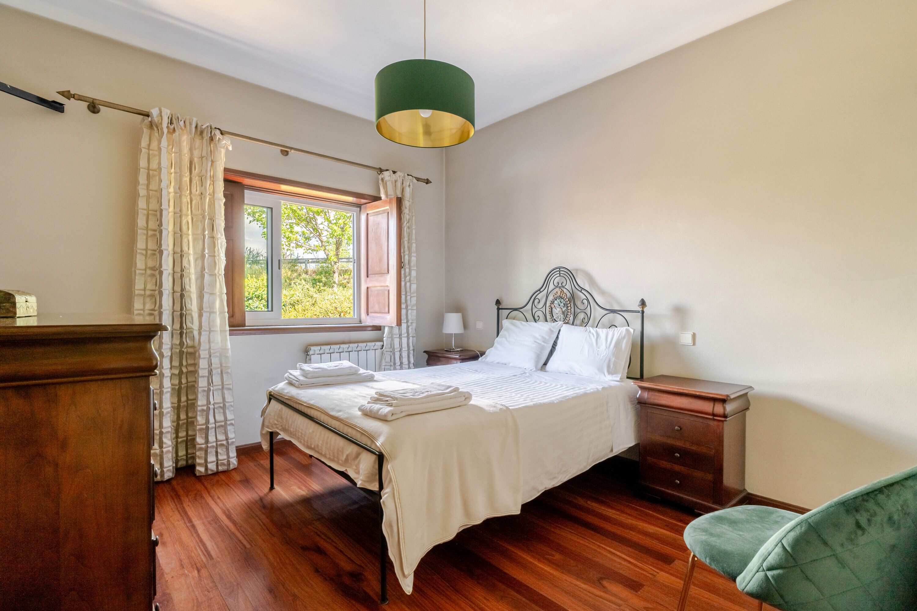 3 室のベッドルーム、アイロン / アイロン台、WiFi (無料)、ベッドシーツ