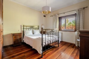 3 habitaciones, tabla de planchar con plancha y wifi gratis 